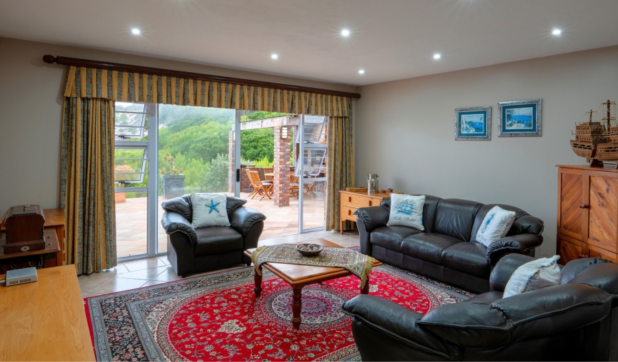 5 Bedroom Property for Sale in Paradise Beach Eastern Cape